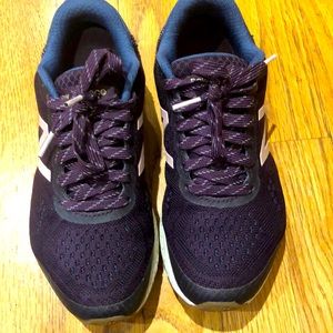 New balance sz5.5 sneakers